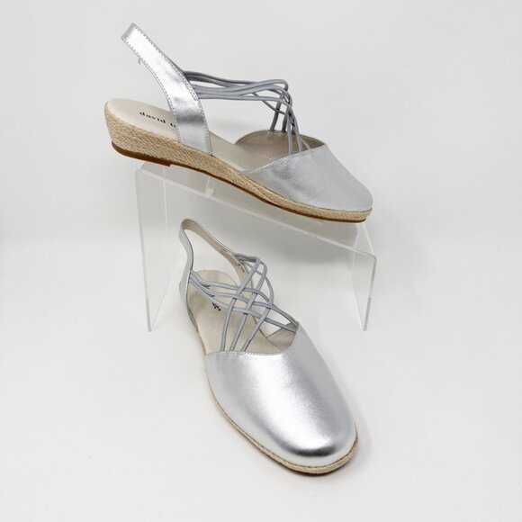 David Tate Womens Silver Leather Elastic Accent Slip on Flat Size 9.5 Wide - Picture 2 of 10